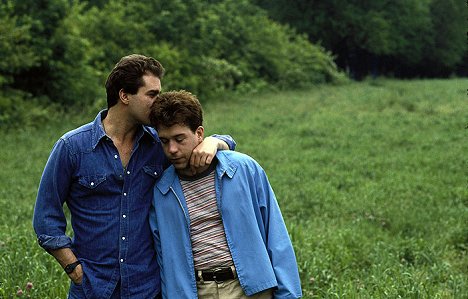 Ray Liotta, Tom Hulce - Dominick & Eugene - Filmfotos