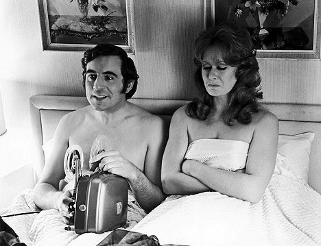 Terry Jones, Carol Cleveland - And Now for Something Completely Different - Van film