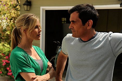 Julie Bowen, Ty Burrell - Modern Family - The Bicycle Thief - Photos