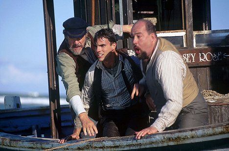 John Rhys-Davies, Colin Egglesfield - La playa del terror - De la película