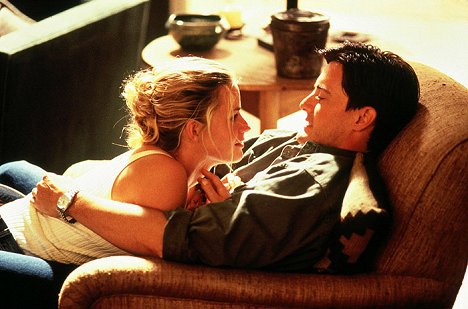 Elisabeth Shue, Kyle MacLachlan - The Trigger Effect - Photos