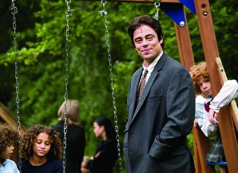 Alexis Llewellyn, Benicio Del Toro - Things We Lost in the Fire - Photos