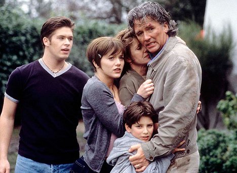 Pam Dawber, Patrick Duffy - Don't Look Behind You - Photos