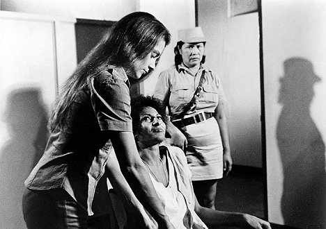 Laurie Burton, Pam Grier - Chained Women - Z filmu