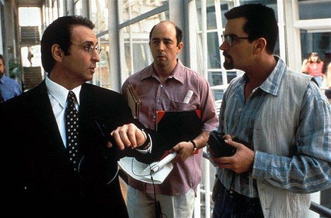 Ron Silver, Richard Schiff, Charlie Sheen - Invaze - Z filmu