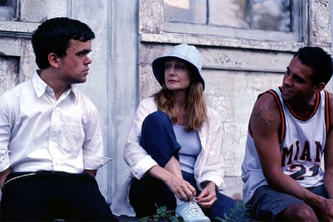 Peter Dinklage, Patricia Clarkson, Bobby Cannavale - The Station Agent - Photos