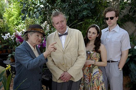Julia McKenzie, Mark Williams, Georgia Tennant, Rafe Spall - Agatha Christie's Marple - Why Didn't They Ask Evans? - Van film