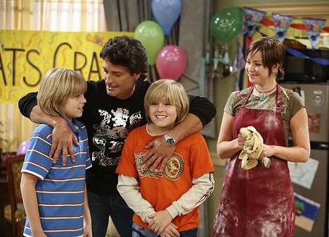 Cole Sprouse, Robert Torti, Dylan Sprouse, Kim Rhodes