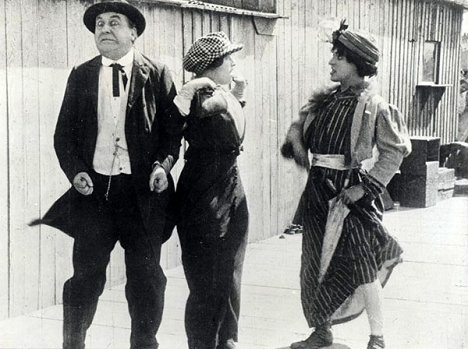 Charlie Chaplin - Chaplin manželkou - Z filmu