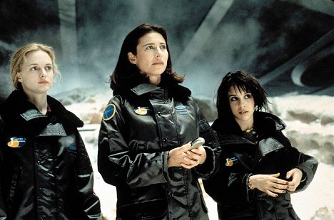 Heather Graham, Mimi Rogers, Lacey Chabert - Lost in Space - Filmfotos