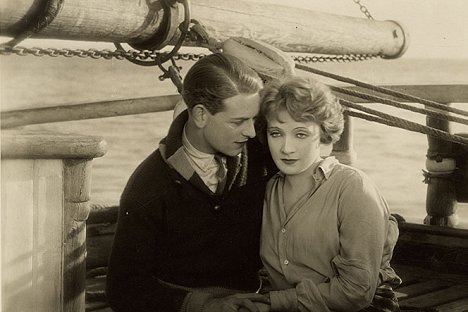 Robin Irvine, Marlene Dietrich - Das Schiff der verlorenen Menschen - Filmfotók