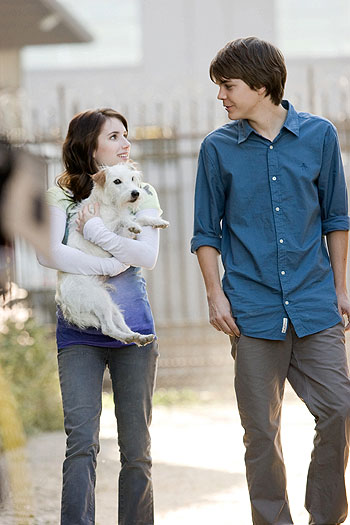 Emma Roberts, Johnny Simmons - Koirahotelli - Kuvat elokuvasta