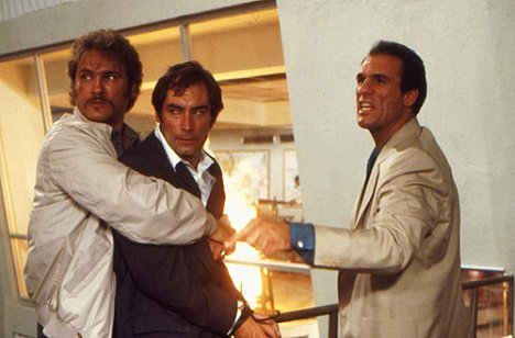 Timothy Dalton, Robert Davi - Licence to Kill - Van film