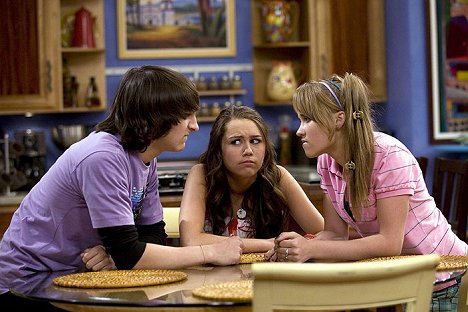 Mitchel Musso, Miley Cyrus, Emily Osment - The Suite Life of Zack and Cody - Van film