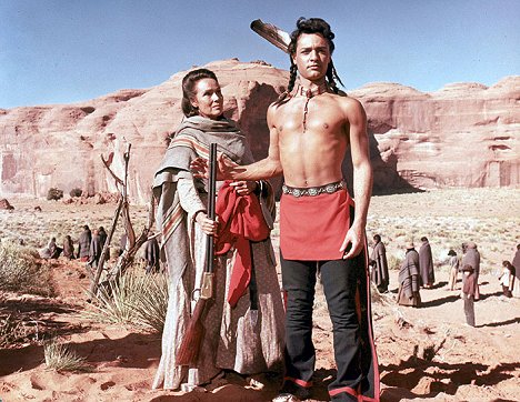 Dolores del Rio, Sal Mineo - Cheyenne - Filmfotos