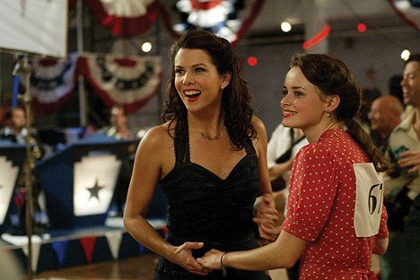 Lauren Graham, Alexis Bledel - Gilmore Girls - Photos