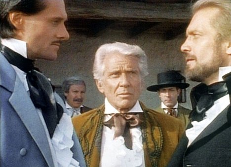 Duncan Regehr, Efrem Zimbalist Jr., Michael Tylo - Las nuevas aventuras del Zorro - De la película