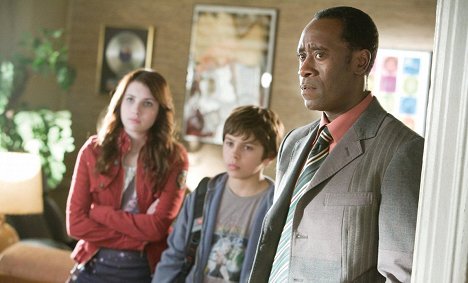 Emma Roberts, Jake T. Austin, Don Cheadle - Hotel for Dogs - Photos