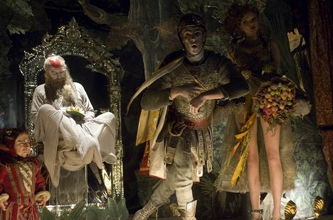 Verne Troyer, Christopher Plummer, Andrew Garfield, Lily Cole - The Imaginarium of Doctor Parnassus - Photos