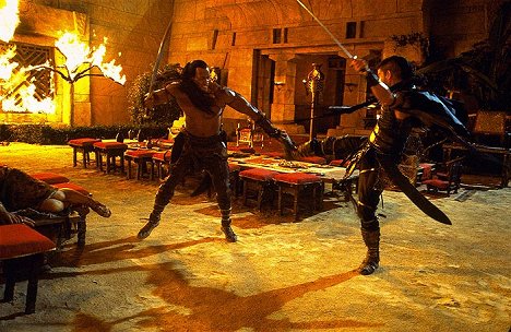 Dwayne Johnson, Steven Brand - The Scorpion King - Filmfotos