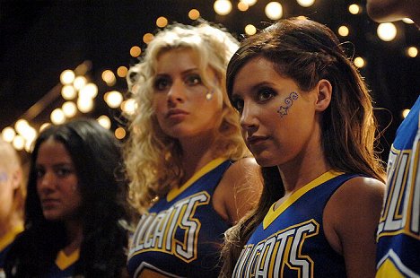 Heather Hemmens, Aly Michalka, Ashley Tisdale - Hellcats - Season 1 - Z filmu