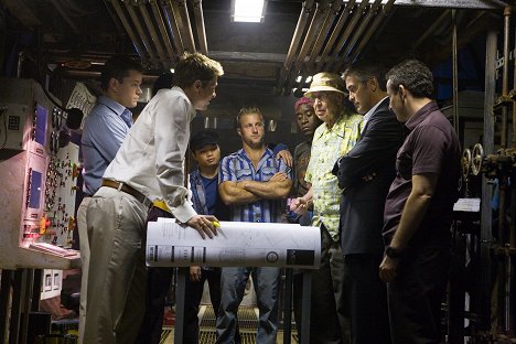 Matt Damon, Brad Pitt, Shaobo Qin, Don Cheadle, Scott Caan, Carl Reiner, George Clooney, Eddie Jemison - Ocean's Thirteen - Van film