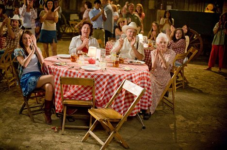 Miley Cyrus, Margo Martindale - Hannah Montana: The Movie - Photos