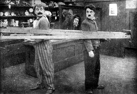 Charlie Chaplin - Chaplin odhadcem v zastavárně - Z filmu