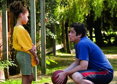 Alexis Llewellyn, Benicio Del Toro - Things We Lost in the Fire - Photos