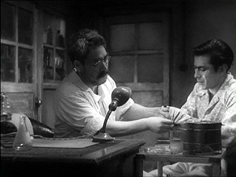Takashi Shimura, Toshirō Mifune - El ángel ebrio - De la película