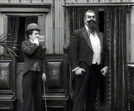 Charlie Chaplin, Eric Campbell - Chaplin falešným hrabětem - Z filmu
