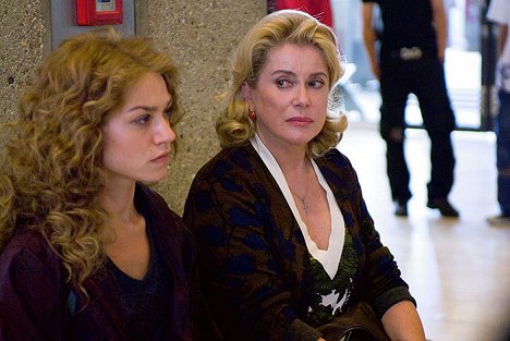 Émilie Dequenne, Catherine Deneuve - La chica del tren - De la película