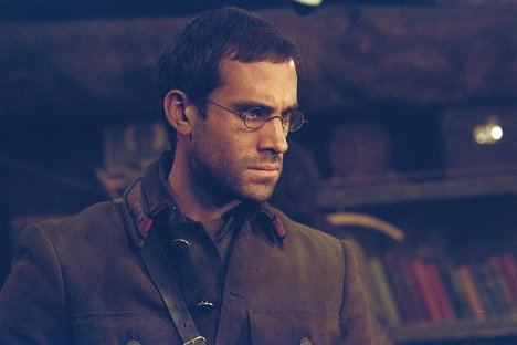 Joseph Fiennes - Enemy at the Gates - Photos