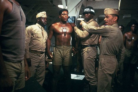 Denzel Washington, Adolph Caesar - Historia de un soldado - De la película