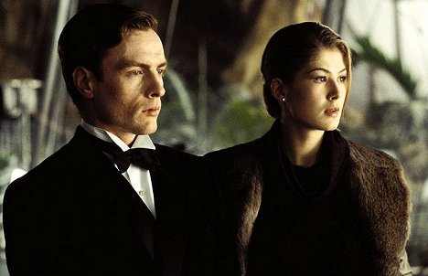 Toby Stephens, Rosamund Pike - Die Another Day - Photos