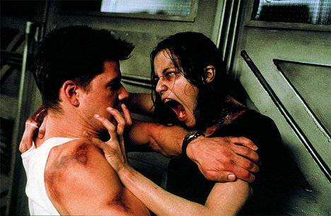 Eric Mabius, Michelle Rodriguez - Resident Evil - Z filmu