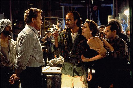 Arnold Schwarzenegger, Art Malik, Jamie Lee Curtis - Mentiras arriesgadas - De la película