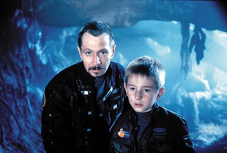 Gary Oldman, Jack Johnson - Lost in Space - Photos