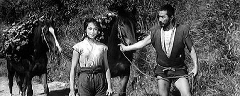 Misa Uehara, Toshirō Mifune - Die Verborgene Festung - Filmfotos