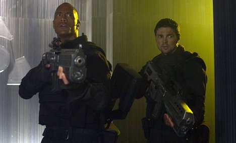 Dwayne Johnson, Karl Urban - Doom - Van film