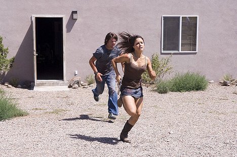 Zachary Knighton, Sophia Bush - The Hitcher - Filmfotos