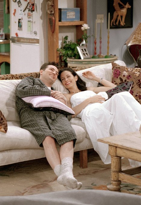 Matthew Perry, Courteney Cox - Friends - The One with Rachel's Inadvertent Kiss - Photos