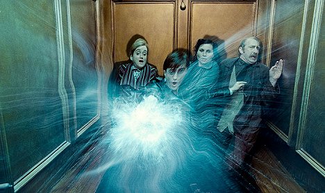 Sophie Thompson, Daniel Radcliffe, Kate Fleetwood, Steffan Rhodri - Harry Potter és a Halál ereklyéi I. rész - Filmfotók