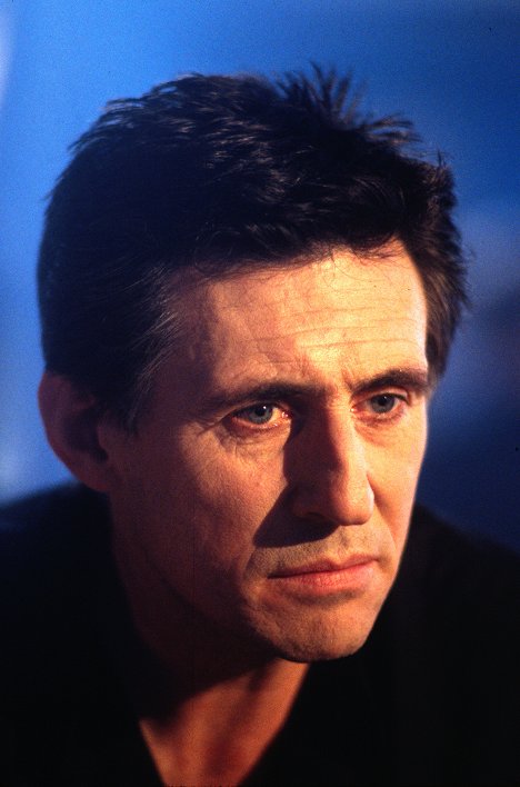 Gabriel Byrne - Stigmata - Photos