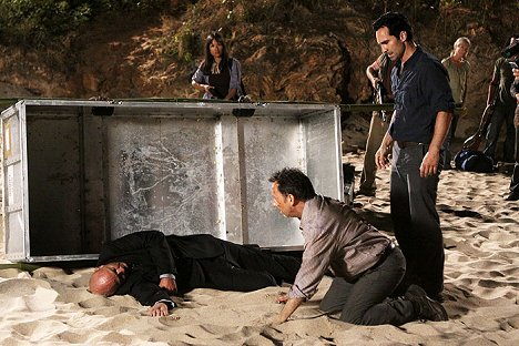 Terry O'Quinn, Michael Emerson, Nestor Carbonell - Lost - Photos