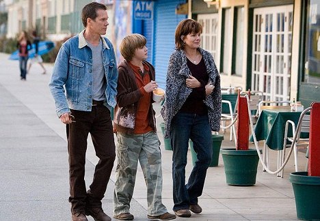 Kevin Bacon, Miles Heizer, Marcia Gay Harden - Křižovatka osudu - Z filmu