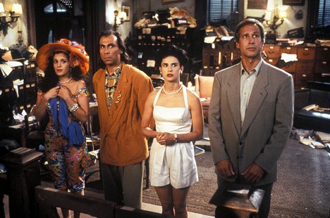 Bertila Damas, Taylor Negron, Demi Moore, Chevy Chase - Nothing But Trouble - Do filme