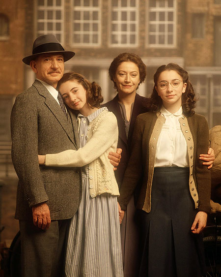 Ben Kingsley, Hannah Taylor-Gordon, Tatjana Blacher, Jessica Manley - Anne Frank - Film