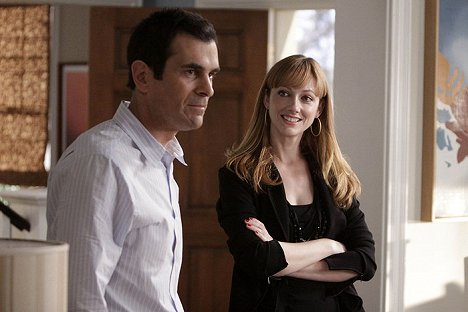 Ty Burrell, Judy Greer - Modern Family - Truth Be Told - Photos