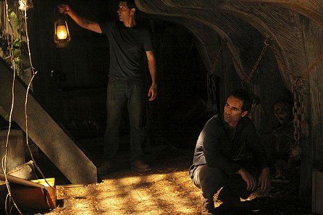 Matthew Fox, Nestor Carbonell - Lost - Filmfotos